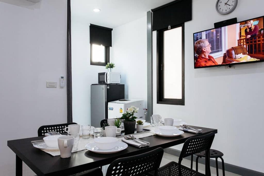 Appartement P4 Silom Large 2Beds Full Kitchen Wifi 4-6Pax à Bangkok Extérieur photo